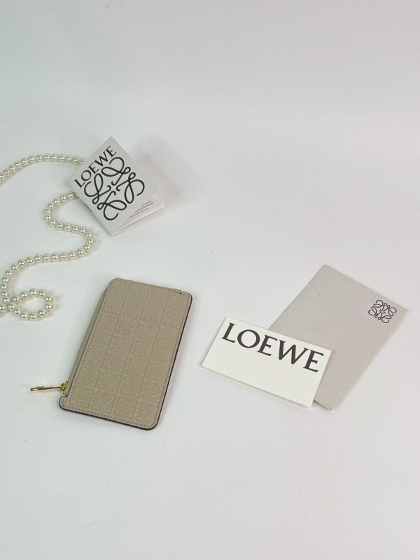【分期0利率】LOEWE  壓紋零錢卡包【未使用閒置品】