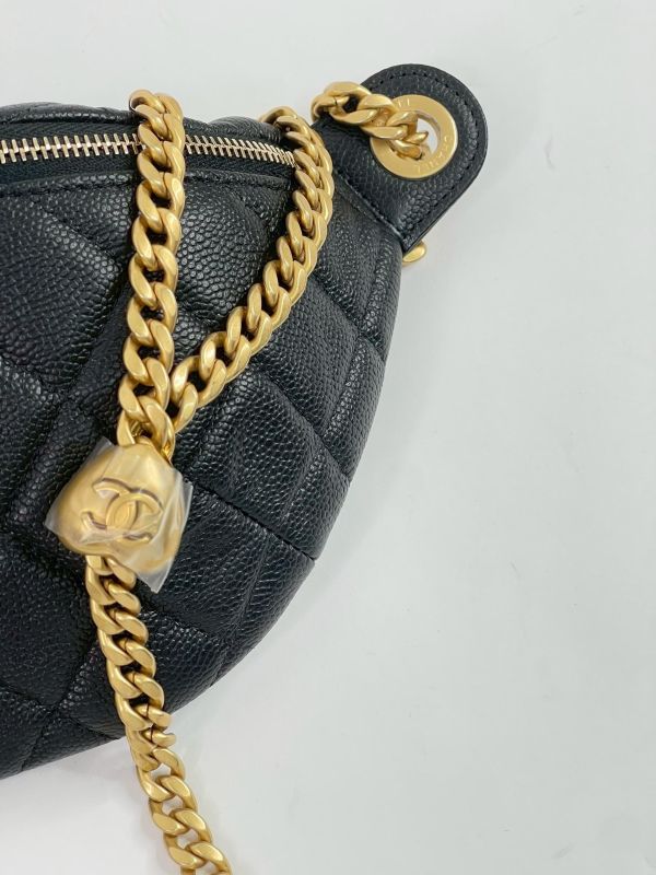 【未使用閒置品】CHANEL  24P愛心扣胸腰包 