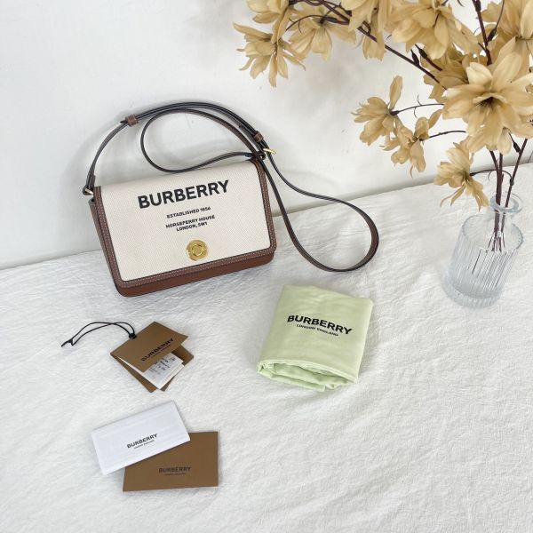 【12期0利率】BURBERRY 印花帆布及皮革翻蓋斜背包【95成新】 