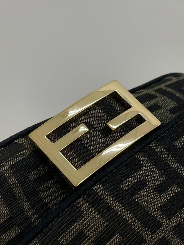 【95成新】FENDI 老花迷你法棍包 
