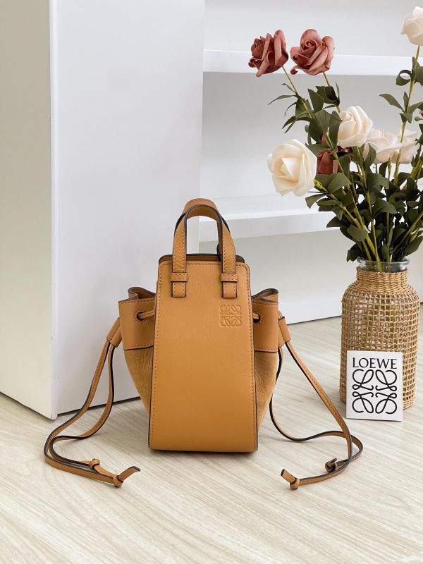 【95成新】LOEWE Mini Hammock 小牛皮 