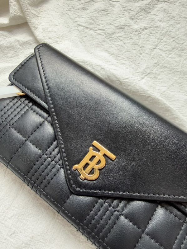 【分期0利率】BURBERRY TB 绗縫格紋翻蓋扣式長夾【9成新】 