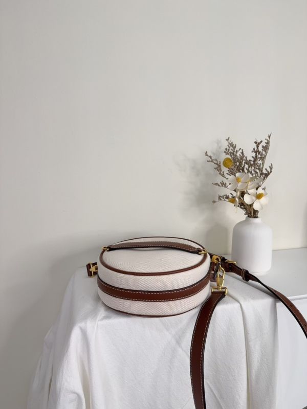 【分期0利率】BURBERRY  Louise 徽標圖案棉質圓餅包【95成新】 