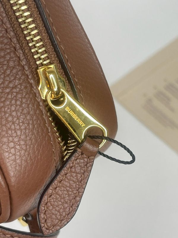 【99成新】BURBERRY TB 荔枝牛皮相機包 