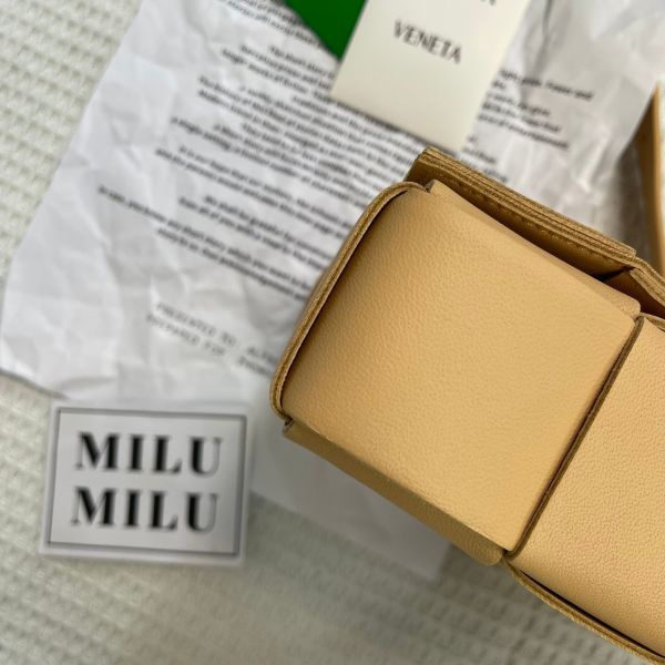 【9.5成新】【12期0利率】BV Cassette578004 5*3格 奶茶色Almond 