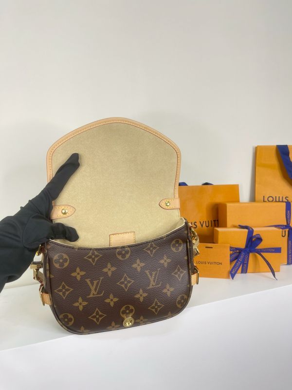 【分期0利率】LV Saumur BB【95成新】 