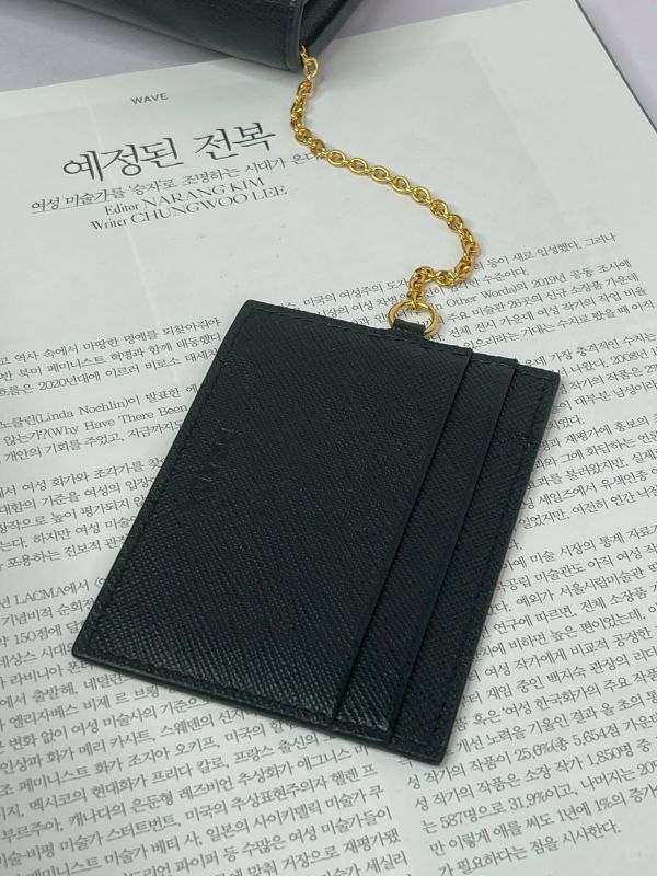 【分期0利率】PRADA 浮雕LOGO 防刮信封長夾【85成新】 