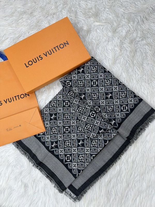 【12期0利率】LV SINCE 1854 Monogram Denim 披肩【全新閒置】 