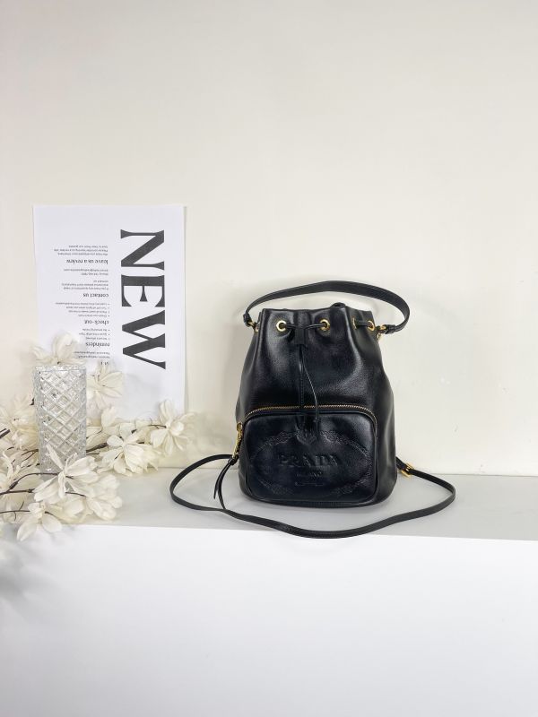 【分期0利率】PRADA 皮革水桶包【未使用閒置品】 