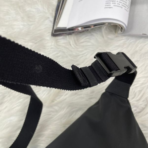 【12期0利率】 BALENCIAGA  WHEEL 經典刺繡 LOGO 尼龍拉鍊胸腰包【85成新】 