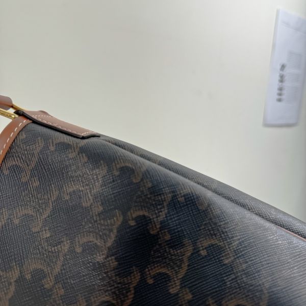 【12期0利率】CELINE TRIOMPHE老花水桶包【99成新】 
