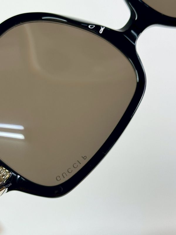 【分期0利率】 GUCCI 大方框側LOGO 墨鏡【99成新】 