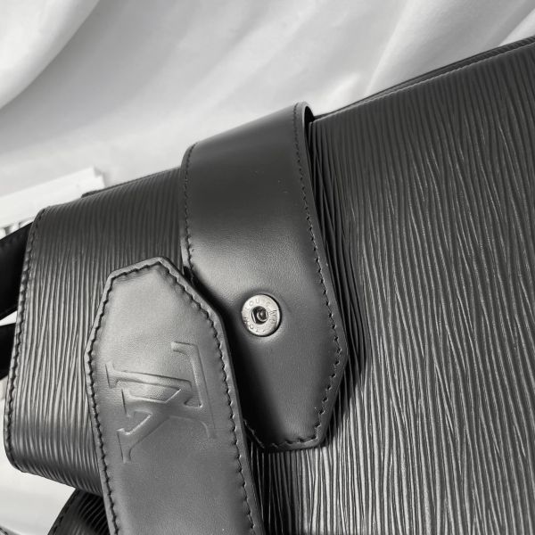 【8成新】【12期0利率】LV EPI 水波紋八角水桶包 