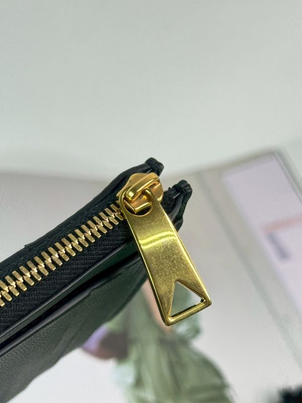 【分期0利率】BV 2X3 小羊皮拉鍊零錢卡包【95成新】