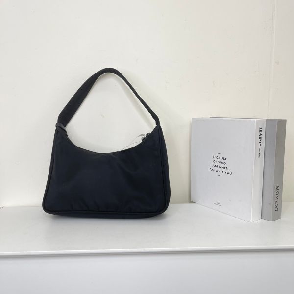 【分期0利率】PRADA Re-Edition 2000 迷你包【9成】 