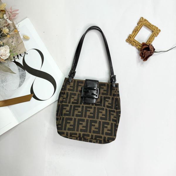 【12期0利率】FENDI老花腋下包【85成新】 