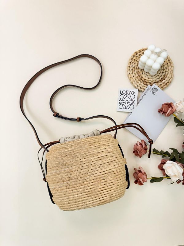 【9成新】LOEWE Beehive 草編水桶包 