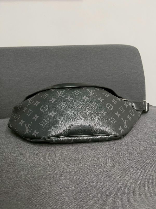 【9成新】LV 皮革背帶黑老花腰包 