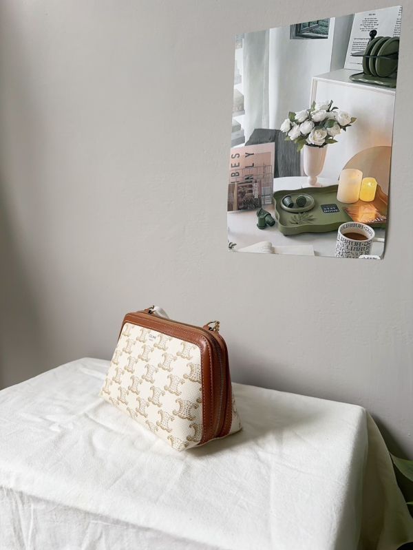 【12期0利率】CELINE TRIOMPHE貝殼包【9成新】 