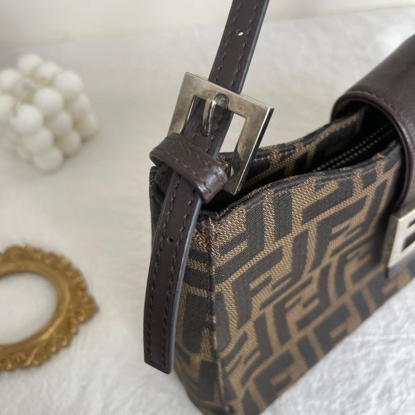 【12期0利率】FENDI 老花腋下包 小號【85成新】 