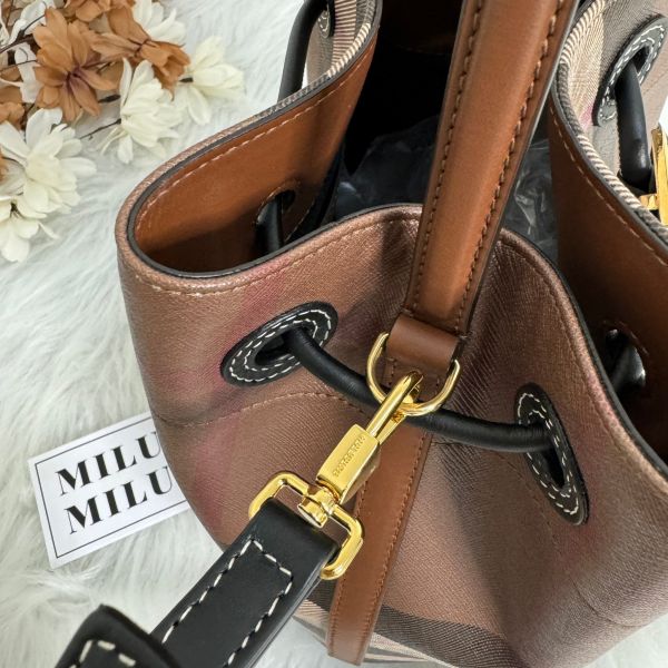 【全新閒置品】【12期0利率】BURBERRY 小款 TB 格紋水桶包 暗樺木棕色 