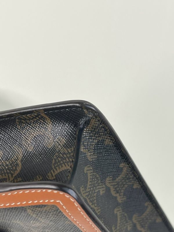 【分期0利率】CELINE MARGO標誌印花牛皮革飾鍊錢包【95成新】 