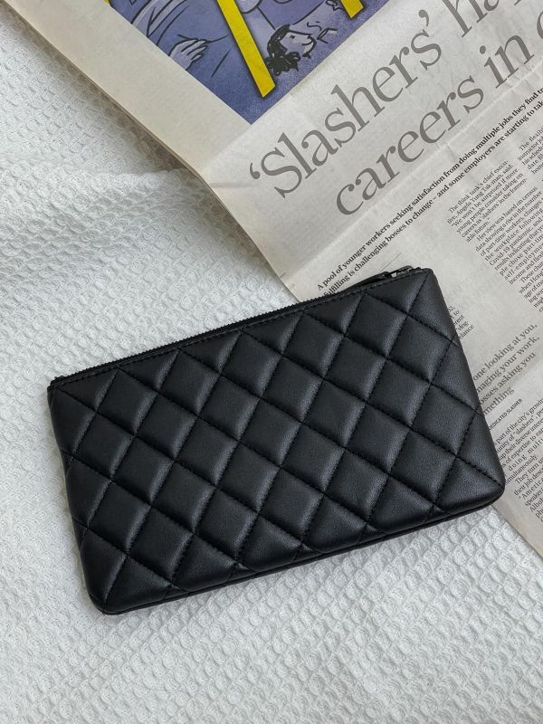 【未使用閒置品】CHANEL 菱格紋拉鍊手拿包 