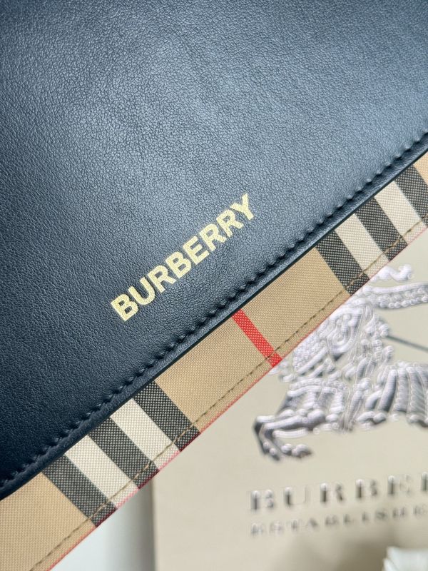 【分期0利率】BURBERRY Hampshire翻蓋斜背包【99成新】 