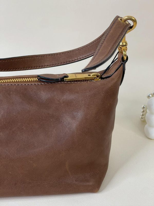 【9成新】MIUMIU 皮革飯盒包 