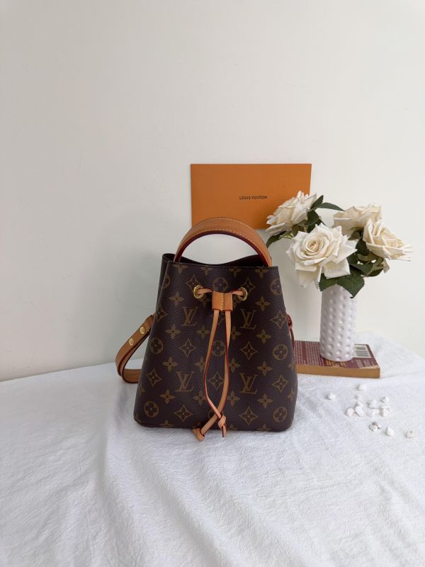 【9成新】LV Néonoé BB 