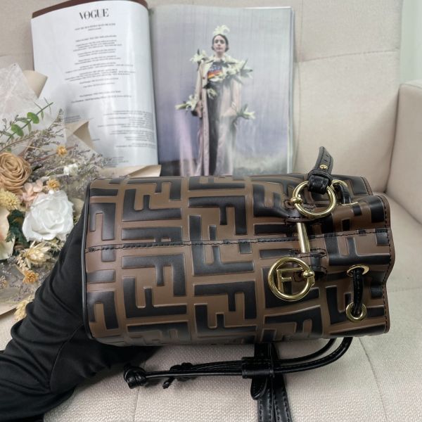 【12期0利率】FENDI Mon Tresor迷你水桶包 咖老花【9成新】 
