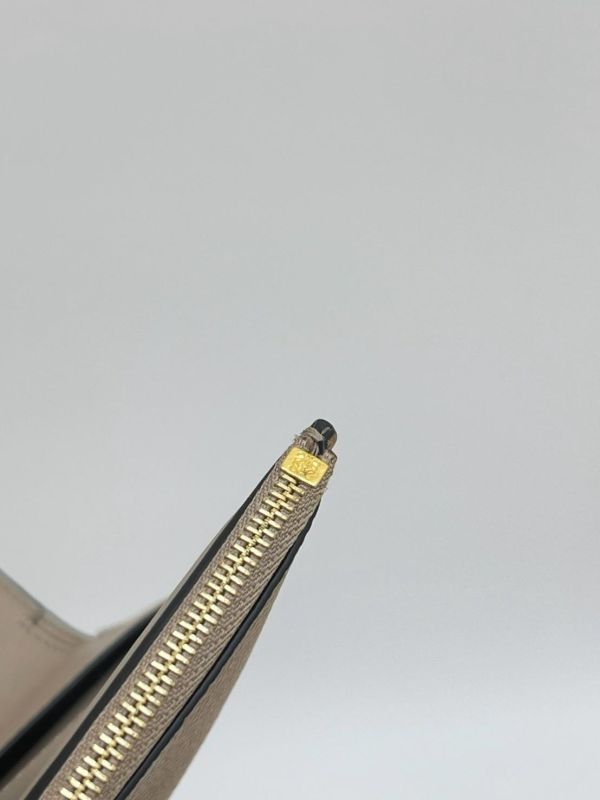 【99成新】LOEWE 粒面小牛皮小號豎款皮夾 