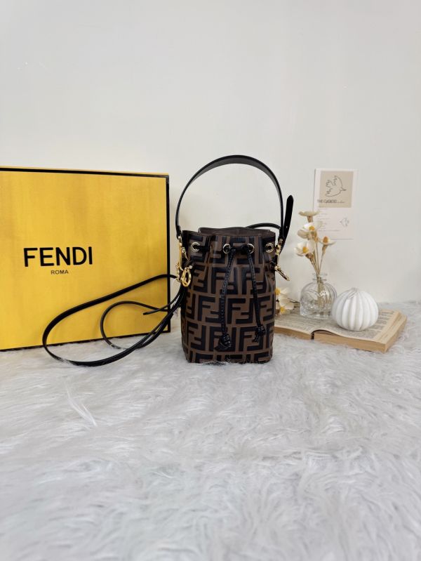 【分期0利率】FENDI Mon Tresor迷你水桶包【未使用閒置品】 