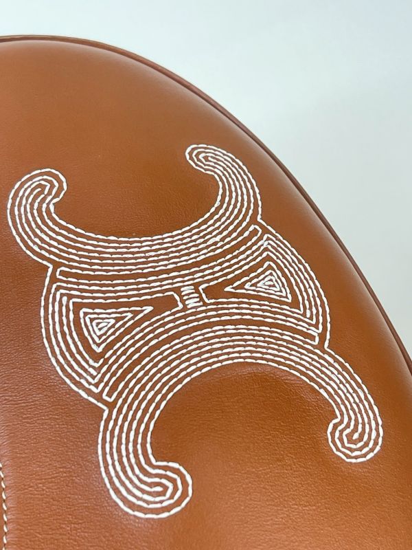【分期0利率】CELINE Triomphe 刺繡牛皮AVA【99成新】 