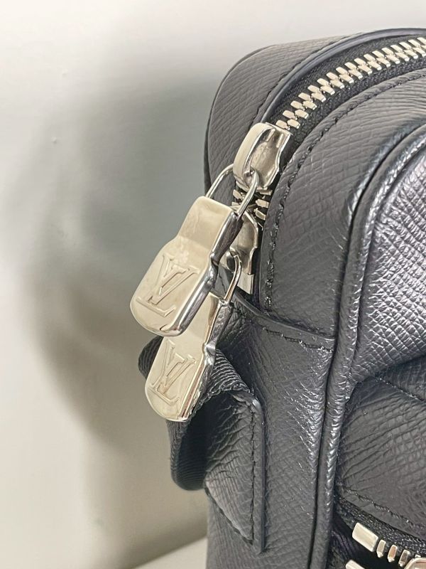 【分期0利率】LV Outdoor 郵差包 【95成新】 