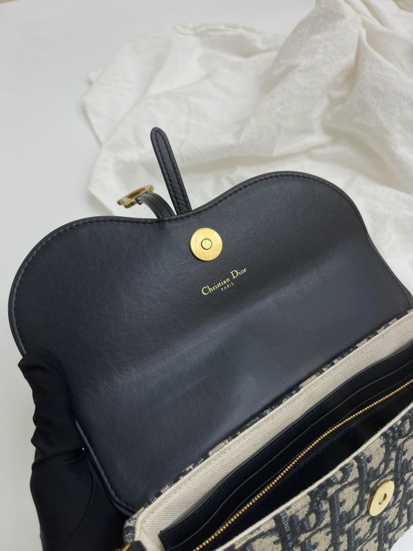 【95成新】DIOR Saddle 中型附鏈帶手拿包 