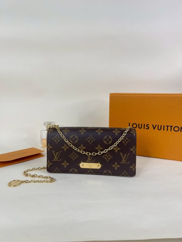 【分期0利率】LV Wallet On Chain Lily【99成新】 
