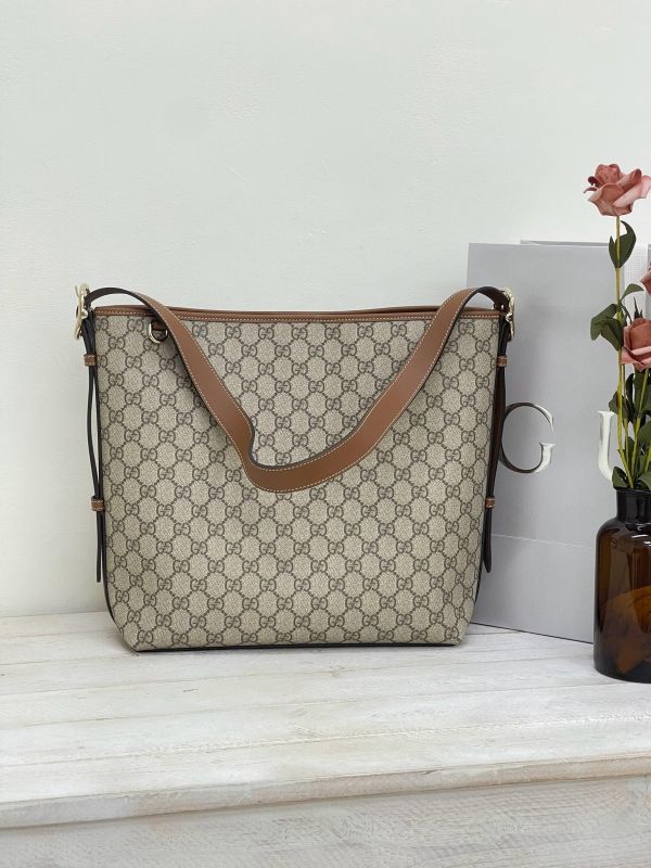 【全新品】GUCCI GG Emblem系列 中號肩背包 