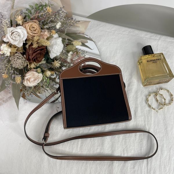 【95成新】【12期0利率】BURBERRY  Pocket 字母帆布拼接小牛皮MICRO斜背包 
