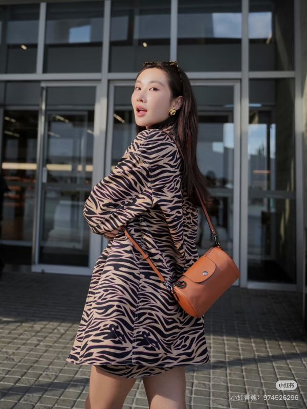 【未使用閒置品】LONGCHAMP LE PLIAGE XTRA系列牛皮圓筒斜背包 