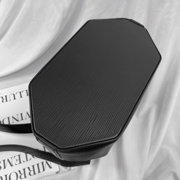 【8成新】【12期0利率】LV EPI 水波紋八角水桶包 