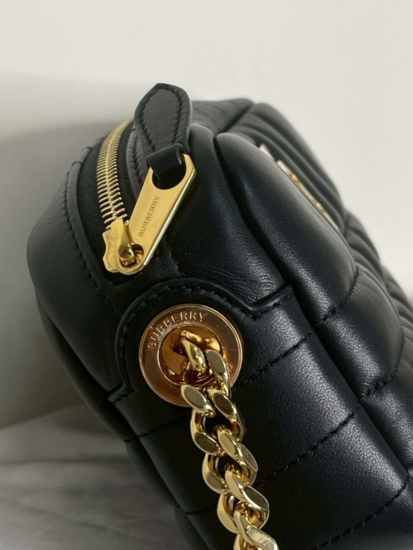 【99成新】BURBERRY Lola 羊皮縫線迷你斜背相機包 