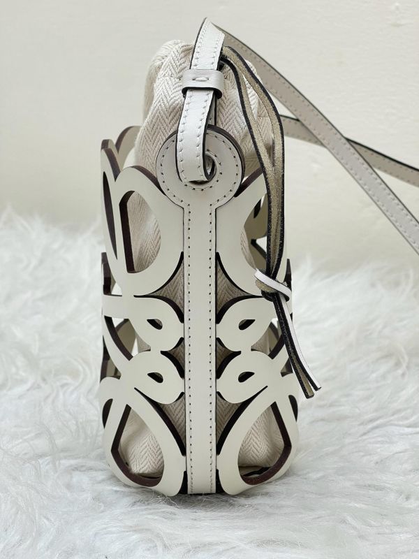 【9成新】LOEWE CUTOUT POCKET 水桶包 