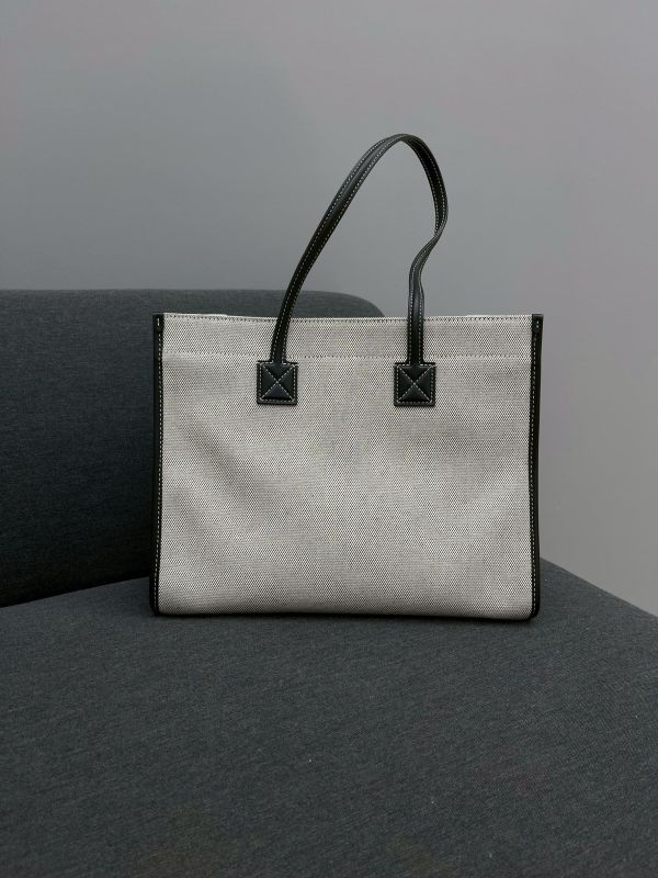 【未使用閒置品】BURBERRY Freya小號雙色帆布皮革芙雷雅托特包 