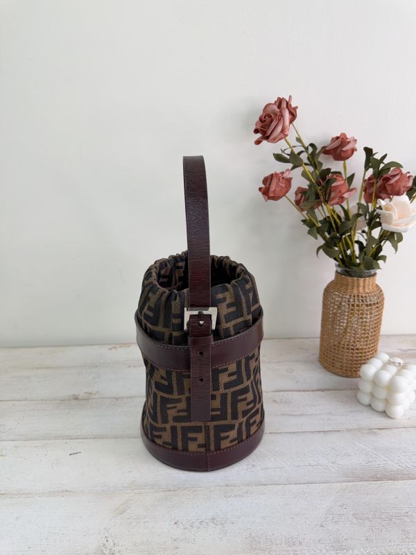 【9成新】FENDI Zucca 老花束口水桶包 