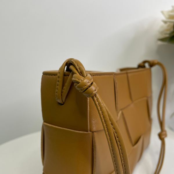 【9成新】【12期0利率】Cassette Pouch On Strap15格繩帶手拎包 