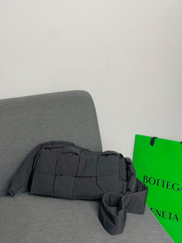 【99成新】BV Padded Tech Cassette 尼龍斜背包 