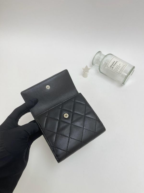 【9成新】CHANEL 菱格紋雙折短夾 