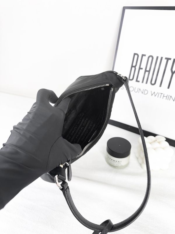 【95成新】PRADA Re-Edition 2005 Re-Nylon 迷你腋下包 