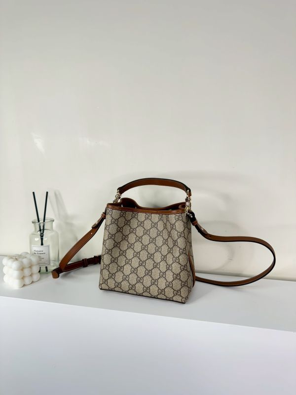 【分期0利率】GUCCI GG Emblem系列小號水桶包 【99成新】 